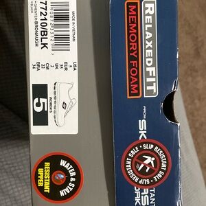 Black non slip sketchers